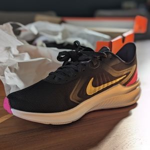 Nike Downshifter Women's 8.5 NIB